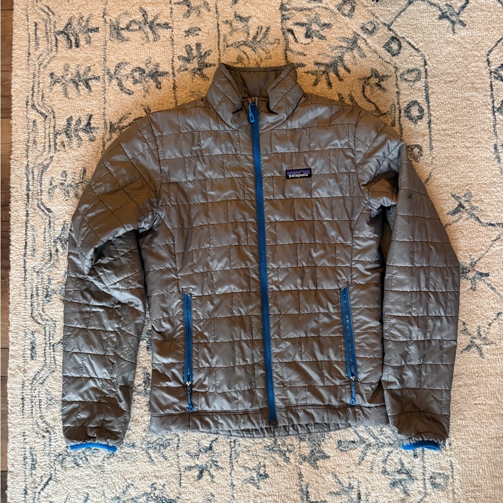 Patagonia Men's Gray Puffer Jacket with Blue Zippers